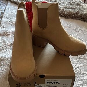 Juliet Holy Stylish Tan Ankle Boots